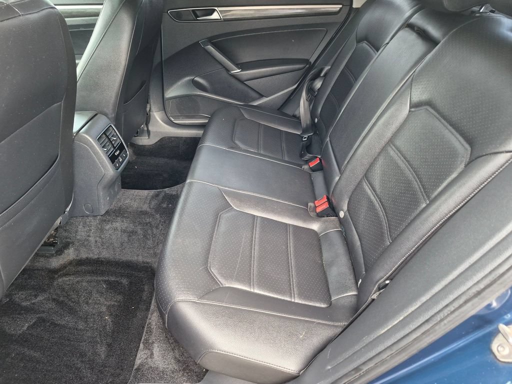 Used 2018 Volkswagen Passat 2.0T SE FWD image 21