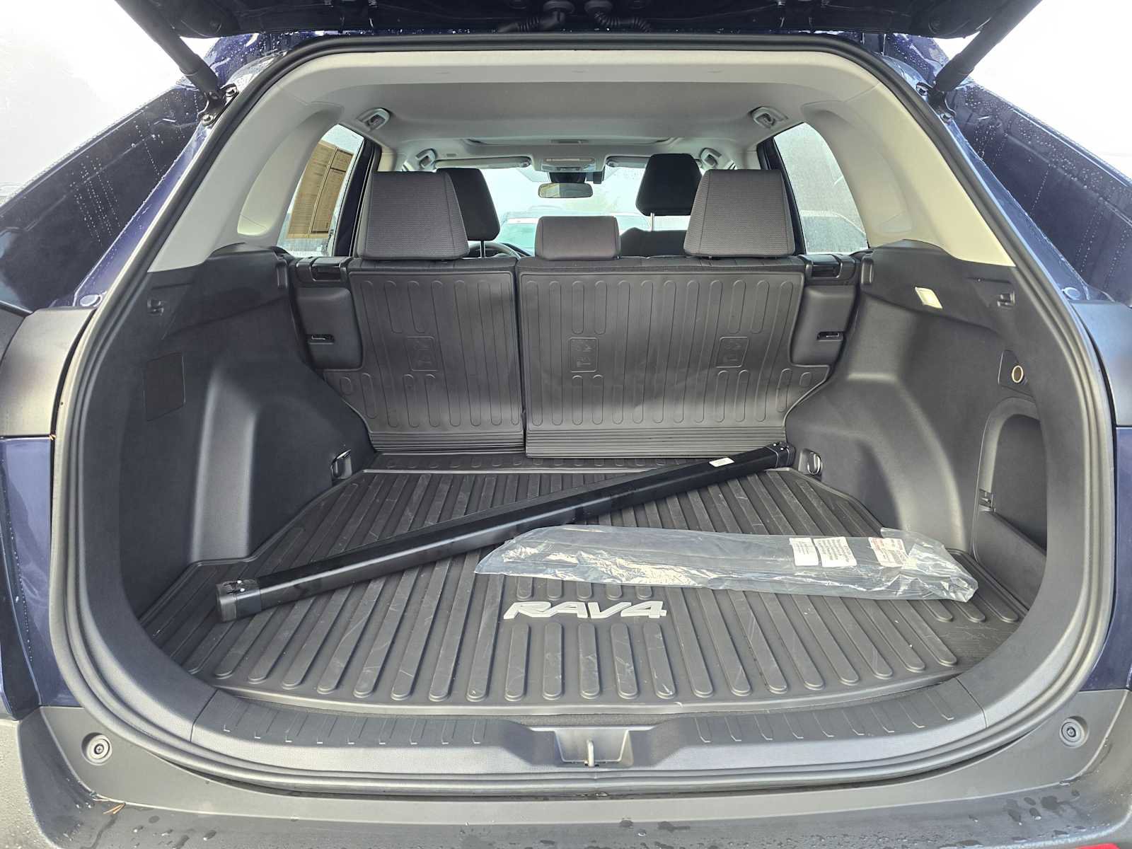 Used 2025 Toyota RAV4 XLE image 18