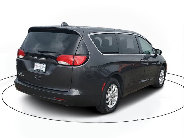 Used 2020 Chrysler Voyager LX FWD image 4