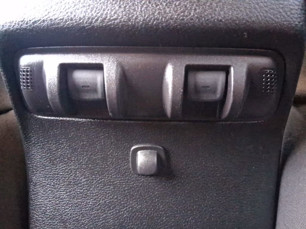 Used 2018 Jeep Wrangler Unlimited Sahara w/ Connectivity Group image 17