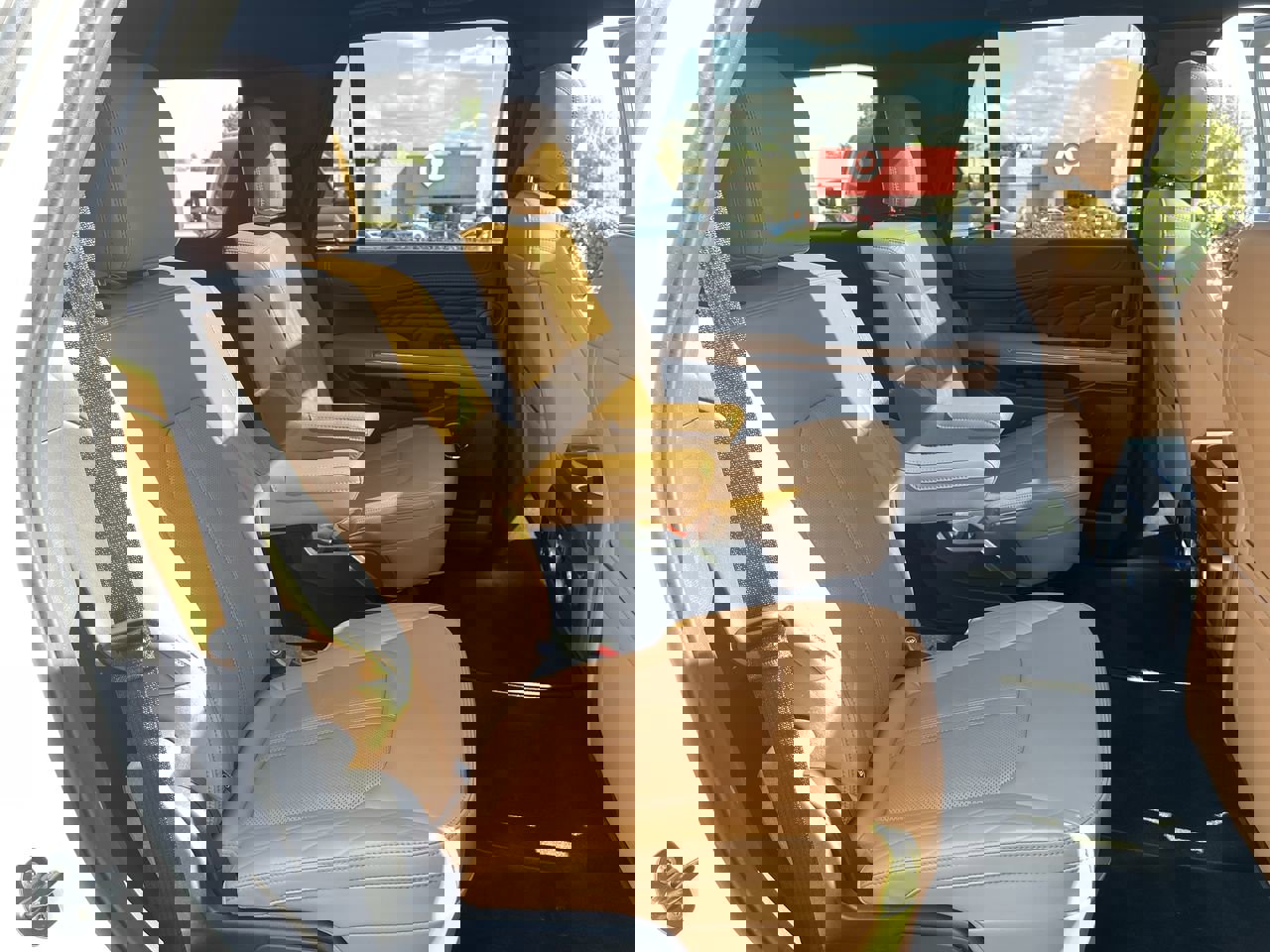 Used 2024 Ford Expedition Platinum image 28