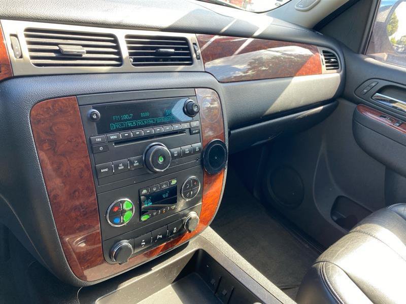 Used 2014 Chevrolet Suburban LT AWD/4WD image 14