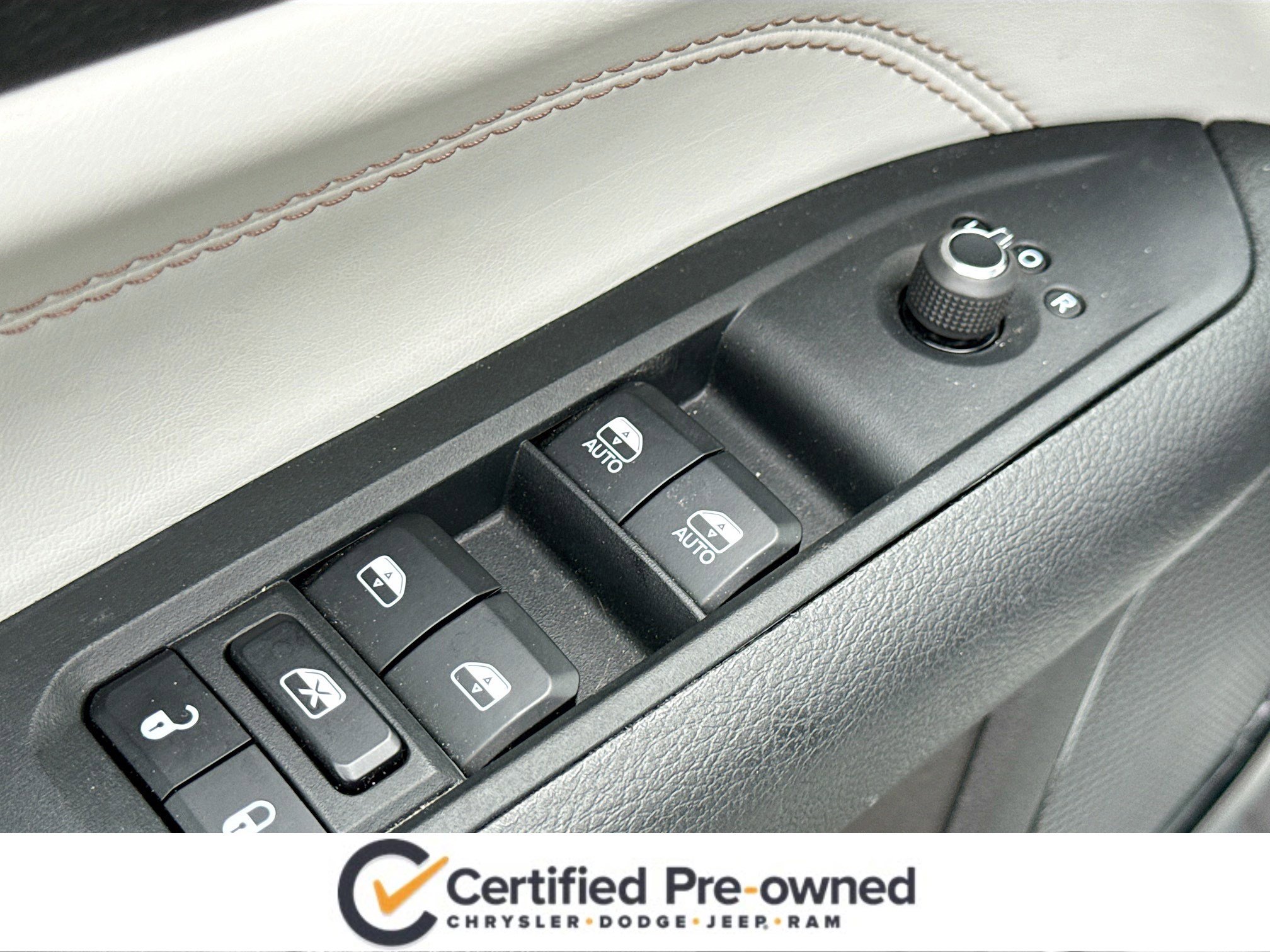 Used 2025 Jeep Compass Limited image 8