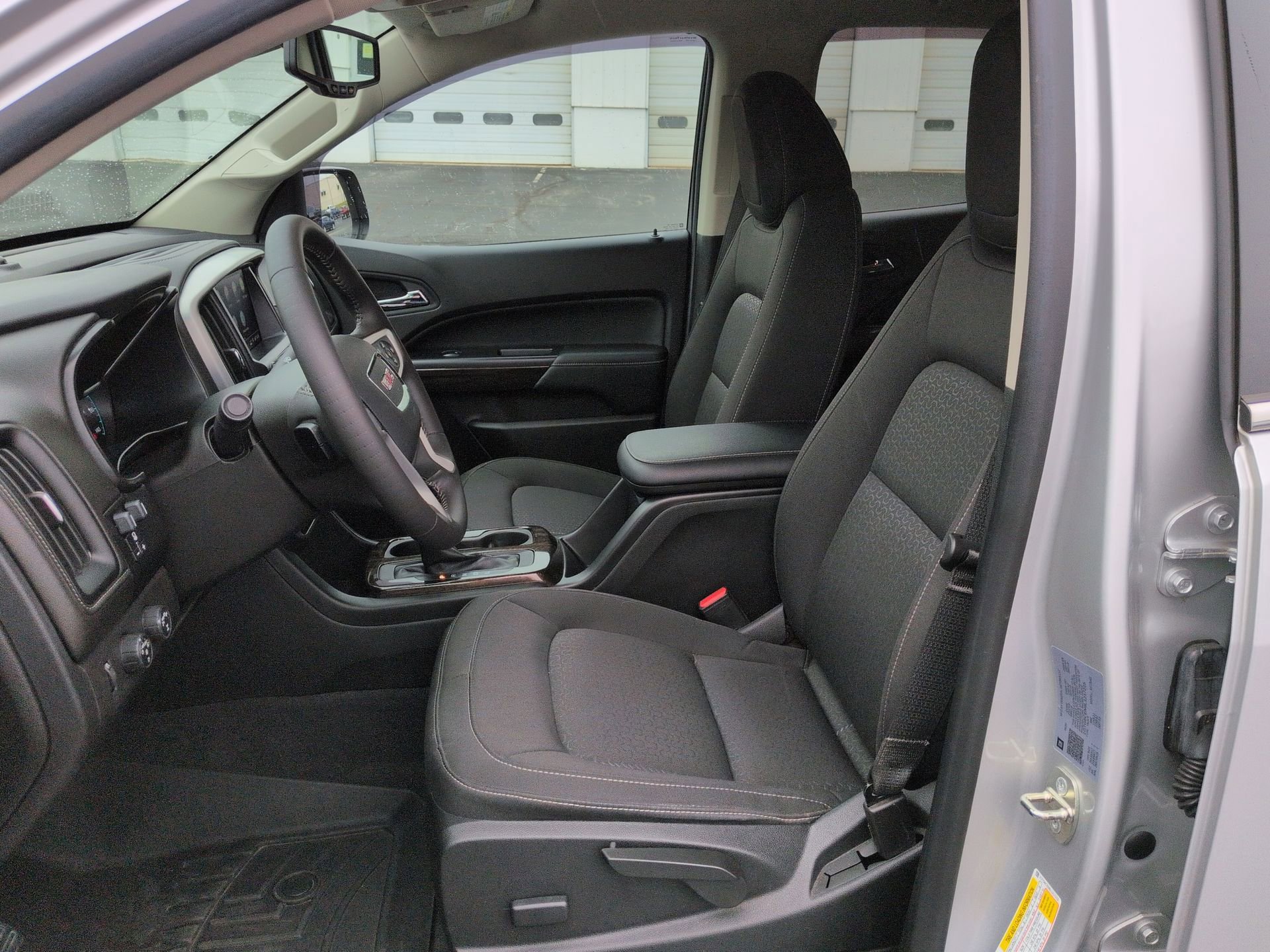 Used 2020 GMC Canyon SLE w/ SLE Convenience Package image 18