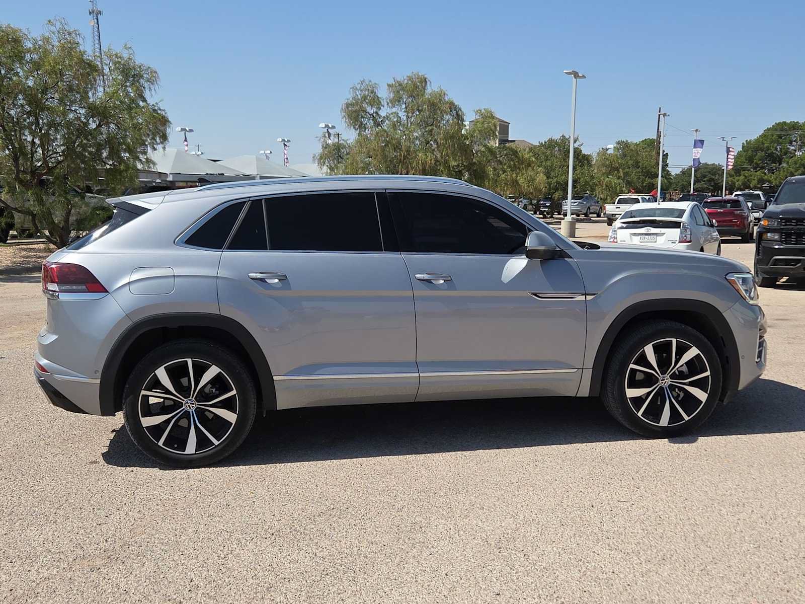Used 2024 Volkswagen Atlas Cross Sport SEL Premium R-Line AWD/4WD image 9