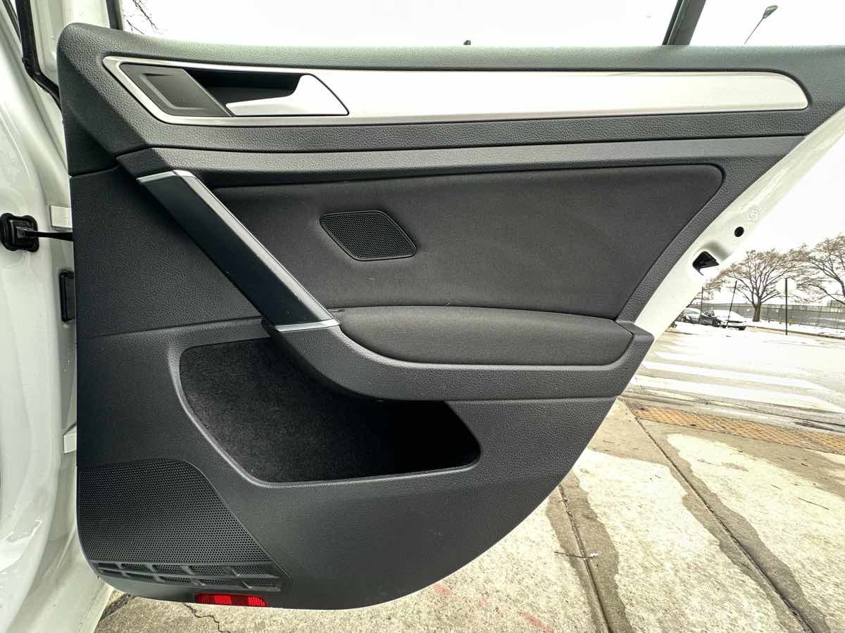 Used 2016 Volkswagen e-Golf SE image 23