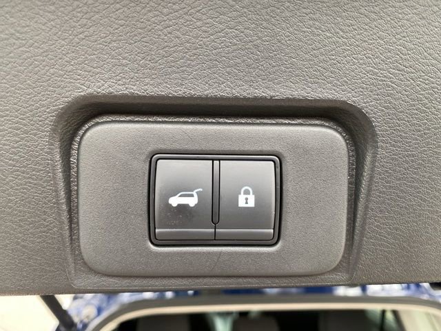 Used 2025 Nissan Rogue SV AWD/4WD image 7