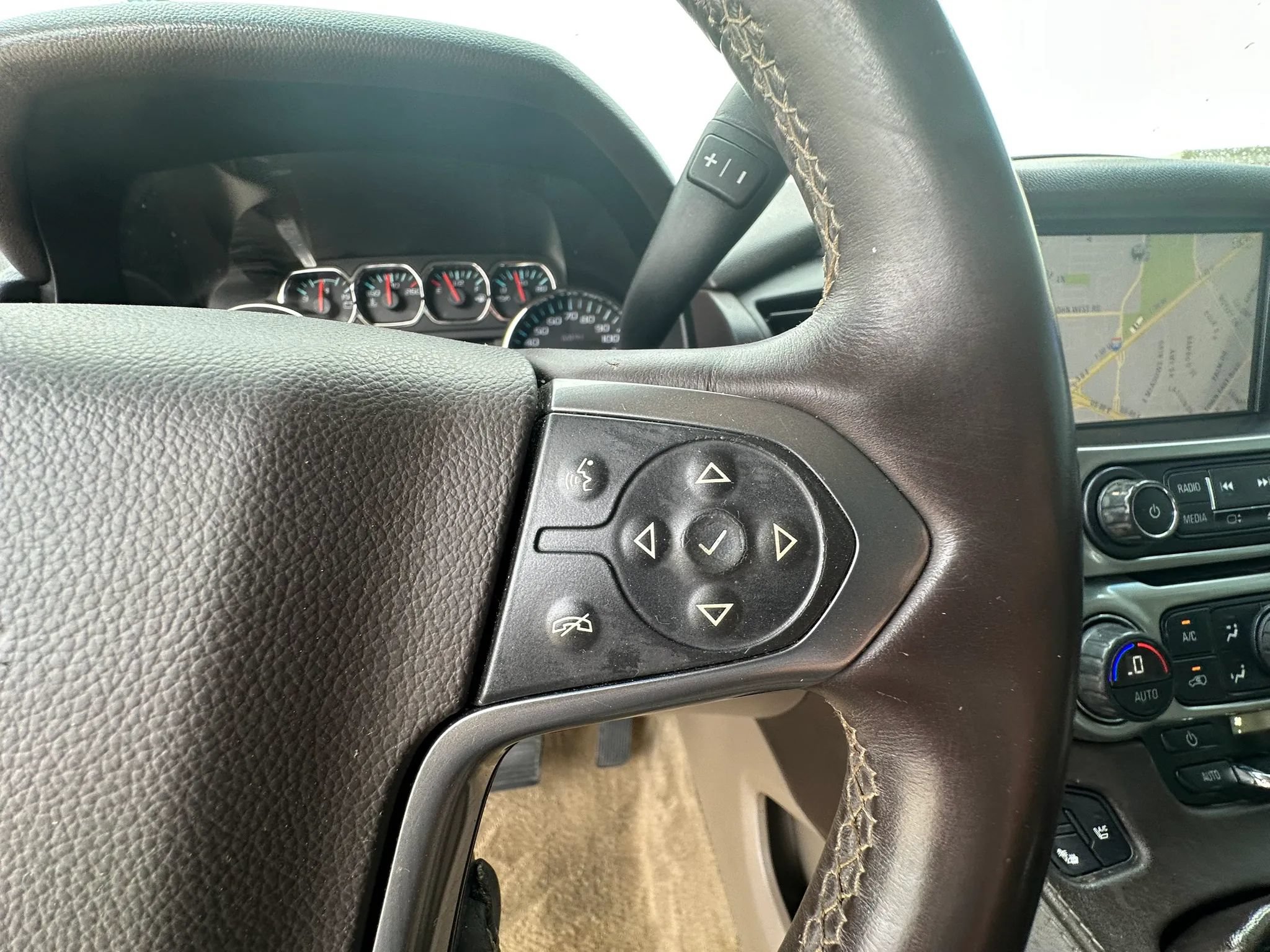 Used 2015 Chevrolet Tahoe LTZ AWD/4WD image 27