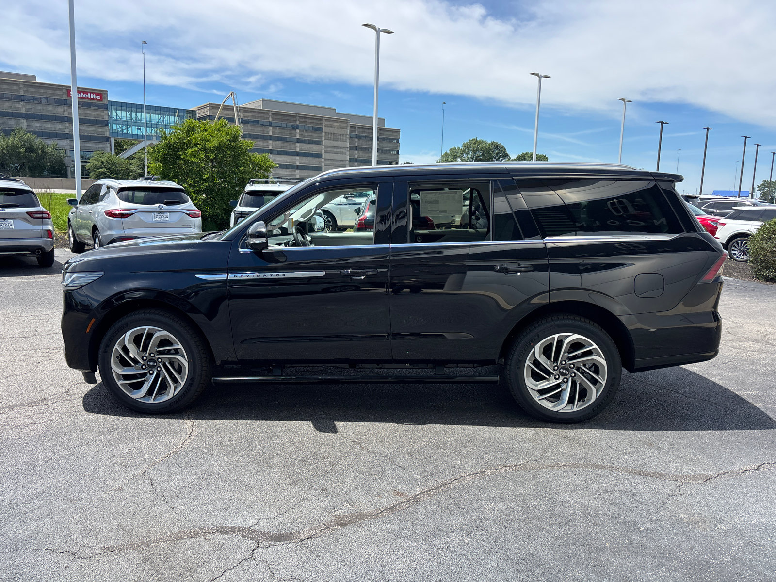 New 2026 Lincoln Navigator Reserve AWD/4WD image 4