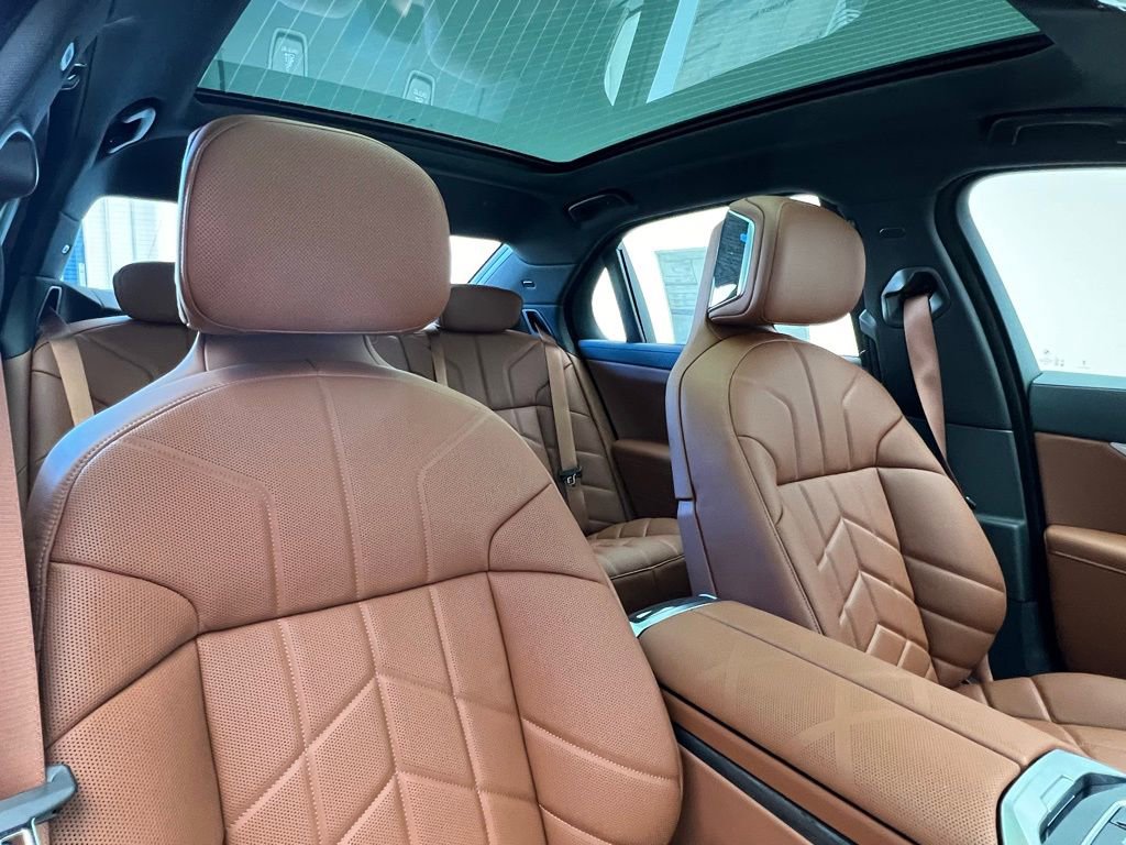 New 2026 BMW 740i w/ Executive Package image 7
