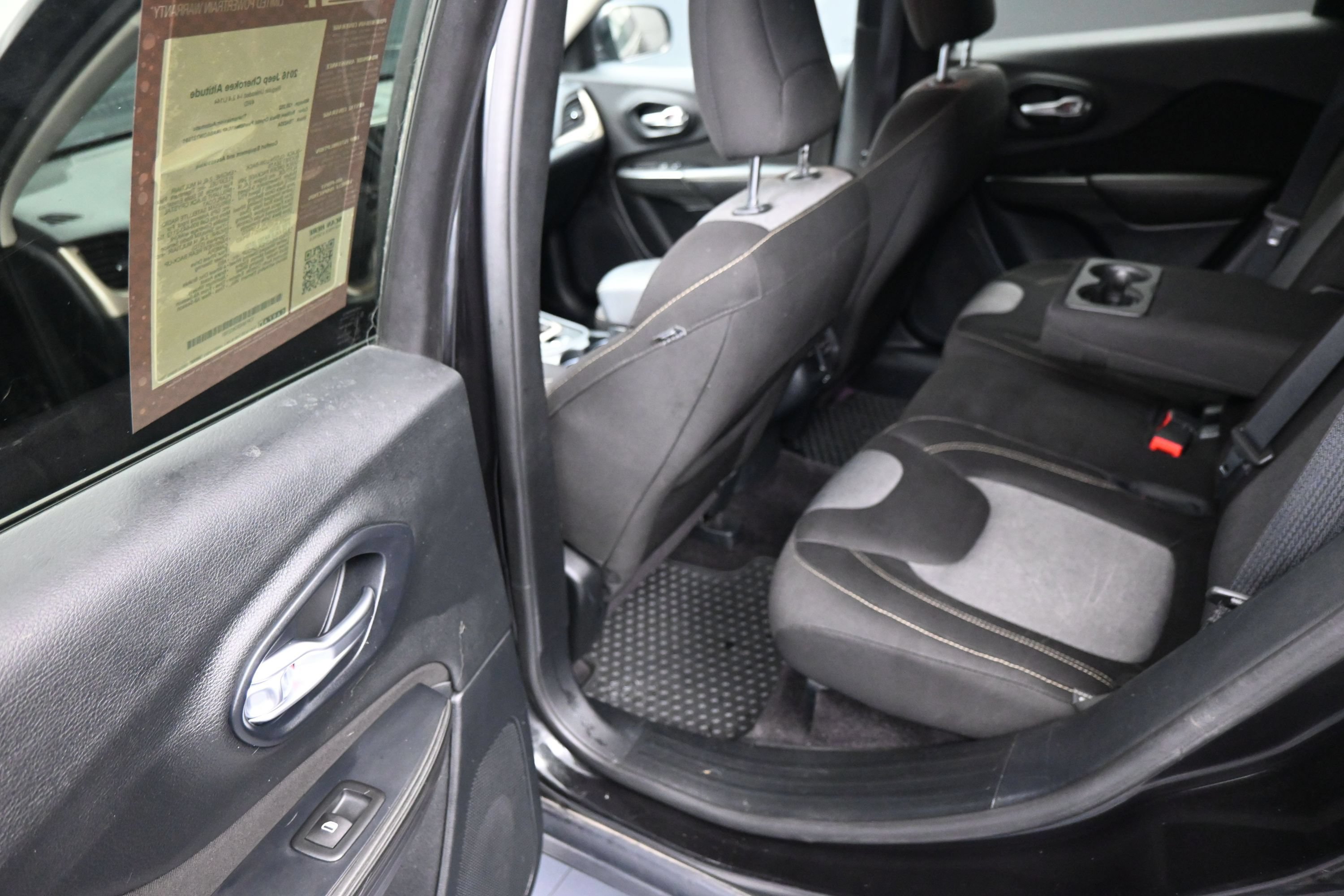 Used 2016 Jeep Cherokee Sport w/ Cold Weather Group AWD/4WD image 17