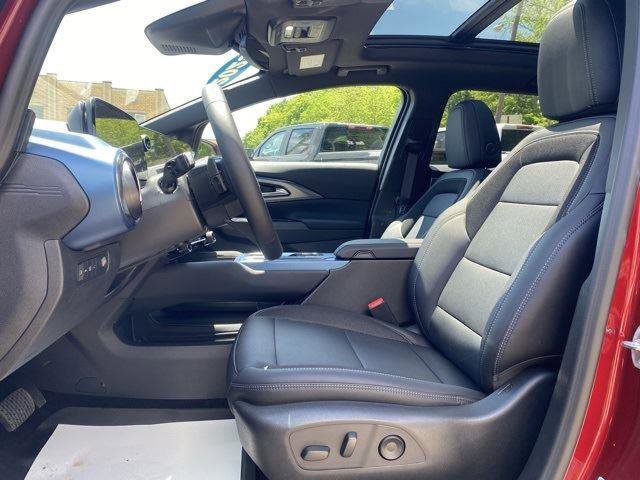 New 2025 Chevrolet Equinox EV LT image 8