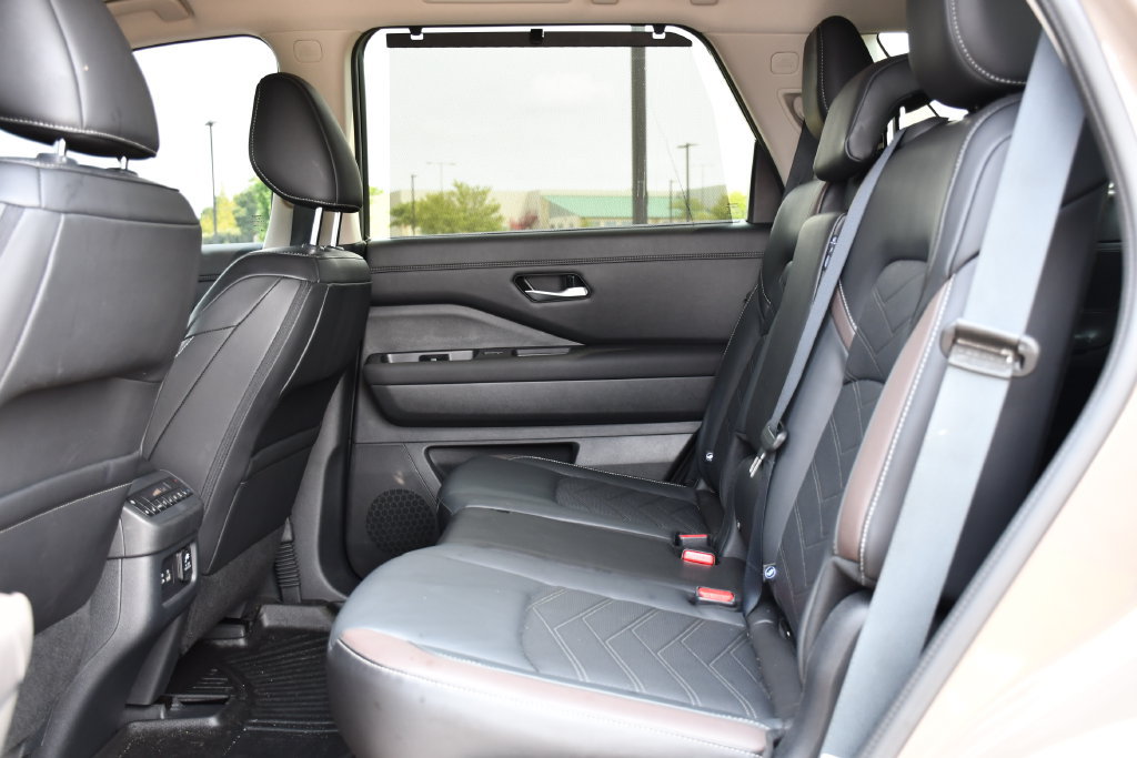 Used 2024 Nissan Pathfinder Platinum w/ Cargo Package AWD/4WD image 20