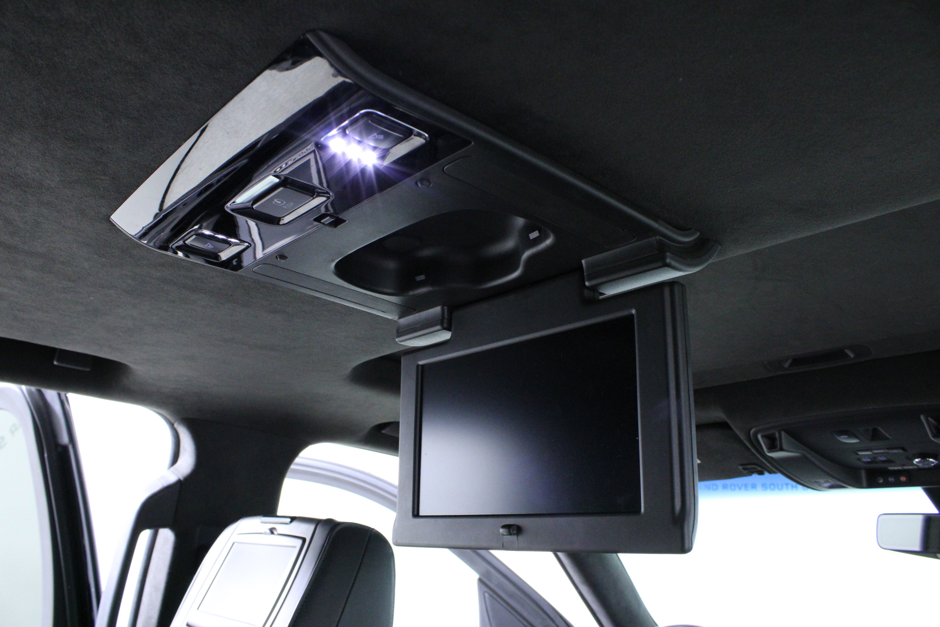 Used 2017 Cadillac Escalade Platinum image 18