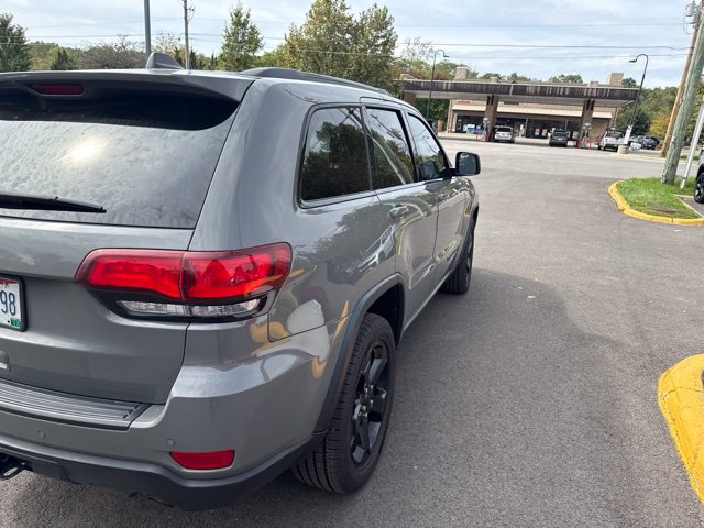 Used 2019 Jeep Grand Cherokee Laredo AWD/4WD image 6