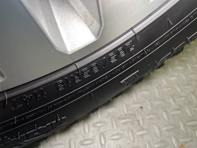 Used 2018 Chevrolet Suburban LT image 18