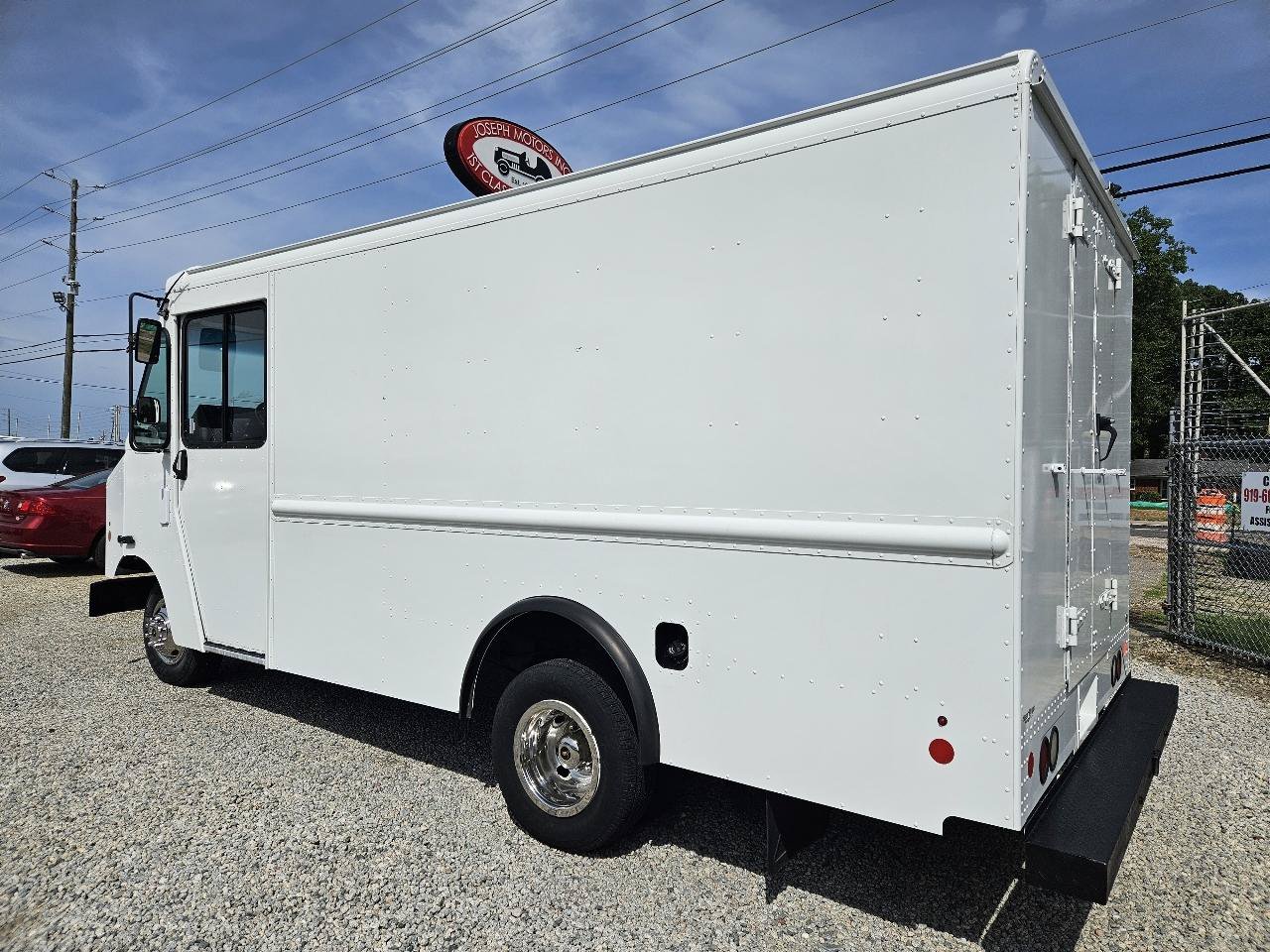 Used 2018 Ford E-350 and Econoline 350 Super Duty w/ A/C Prep Package RWD image 3