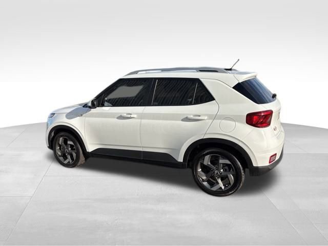 Used 2024 Hyundai Venue SEL image 4