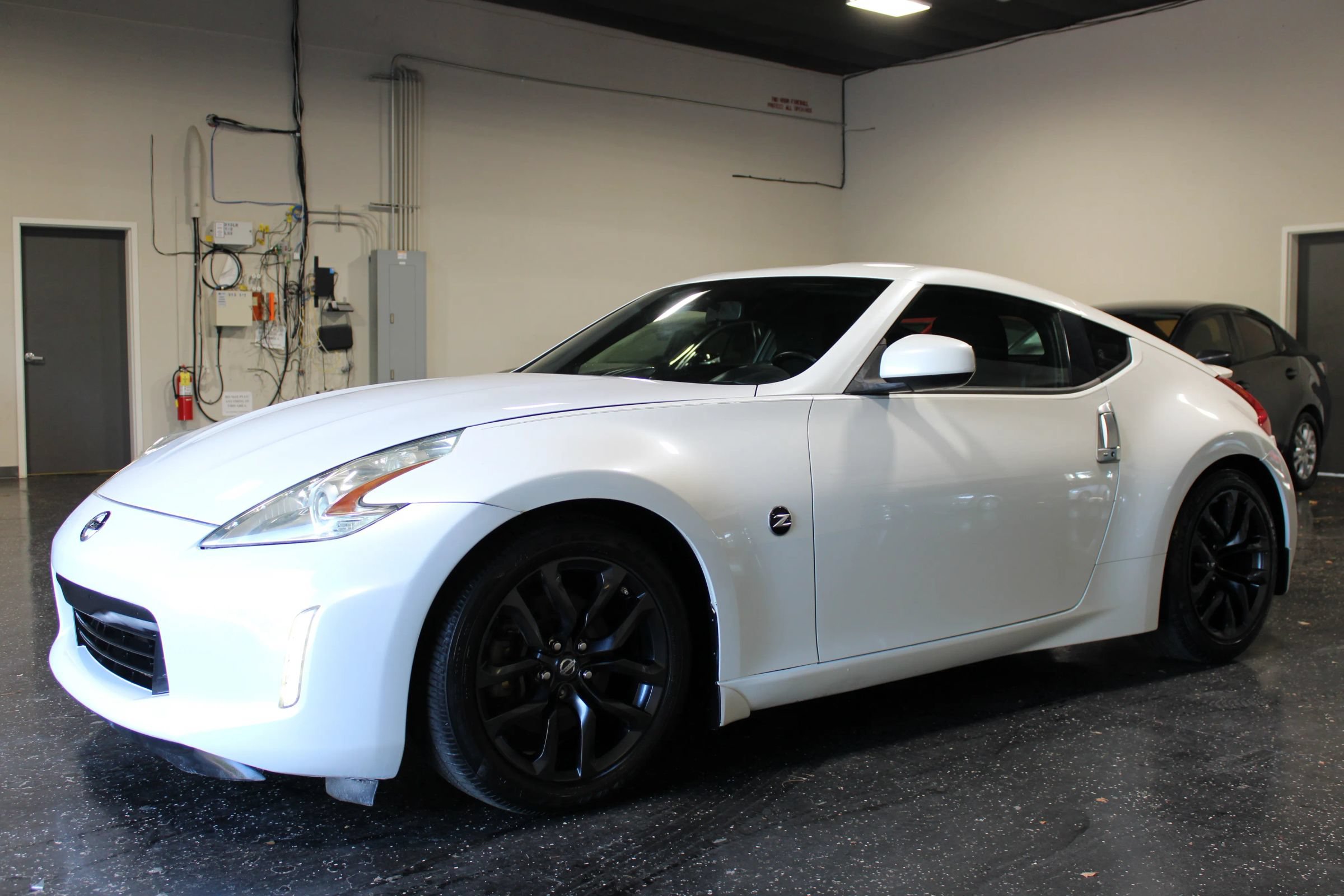 Used 2015 Nissan 370Z Coupe w/ Aerodynamics Package RWD image 7