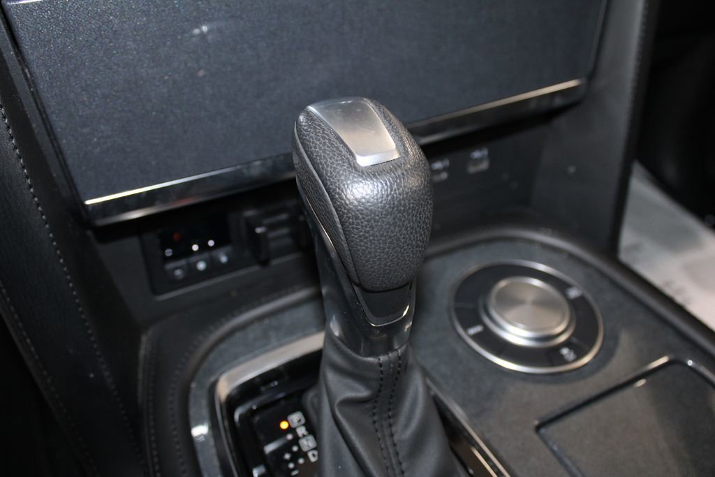 Used 2024 Nissan Armada SV image 54