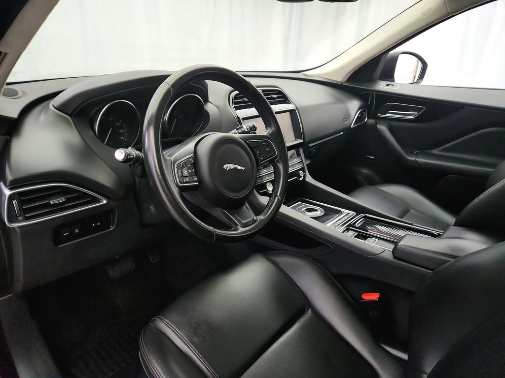 Used 2020 Jaguar F-PACE Premium image 10