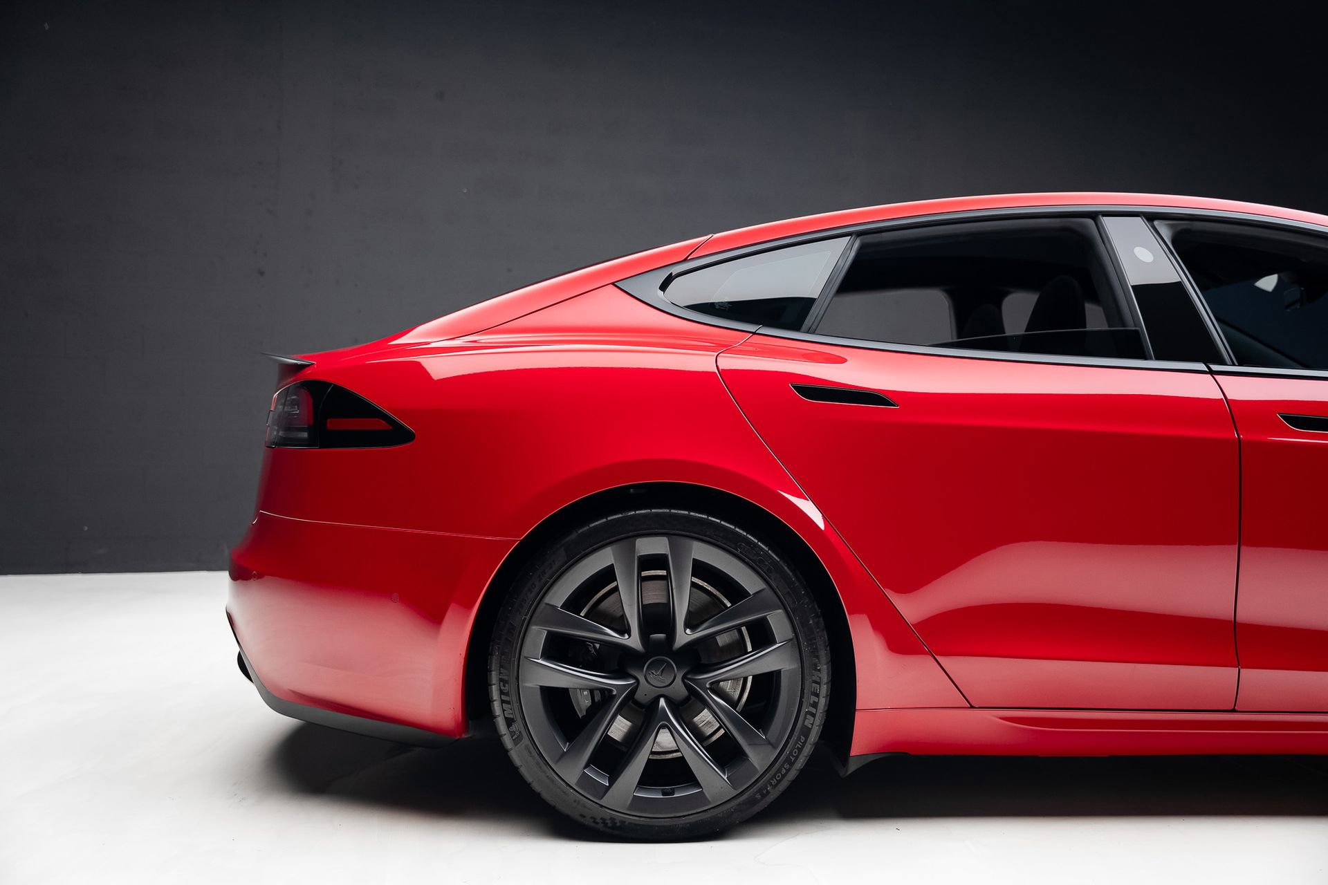 Used 2022 Tesla Model S Plaid image 34