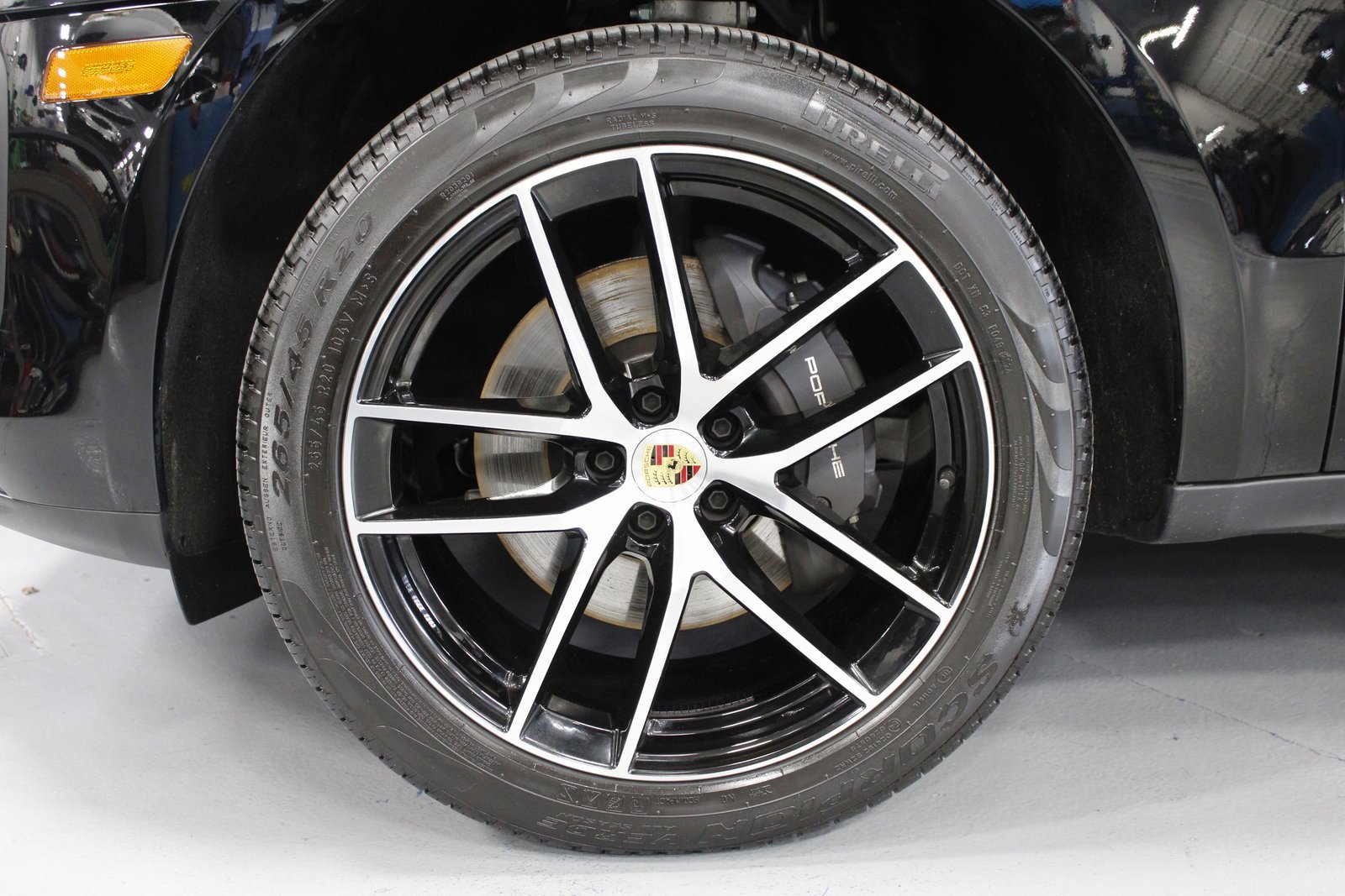 Certified 2025 Porsche Macan image 11