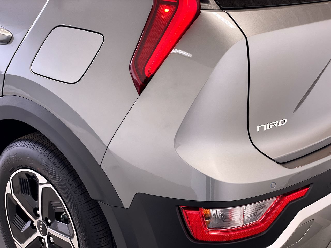 New 2026 Kia Niro EX FWD image 9