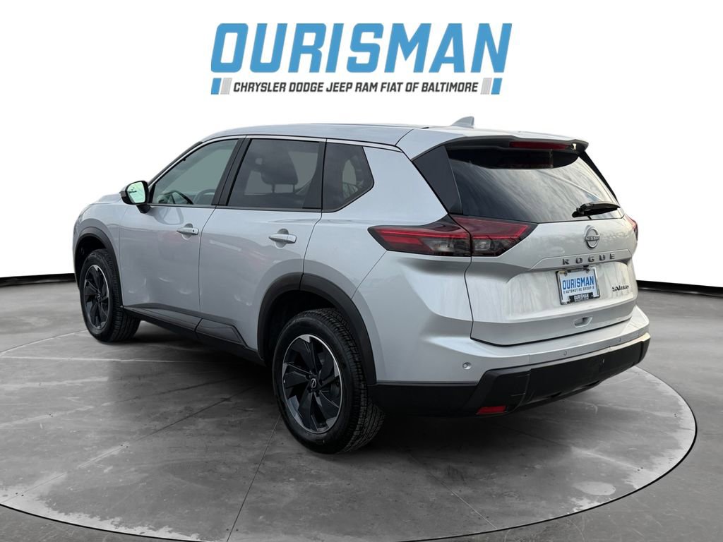 Used 2024 Nissan Rogue SV image 4