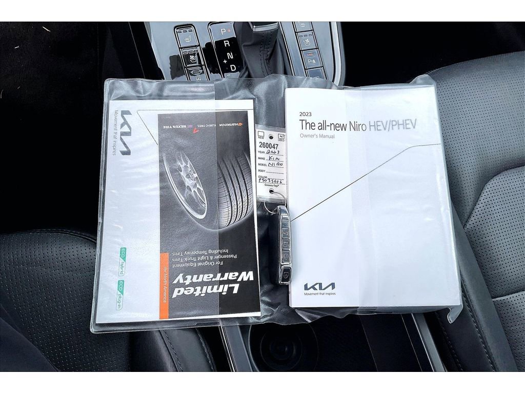 Used 2023 Kia Niro SX image 11