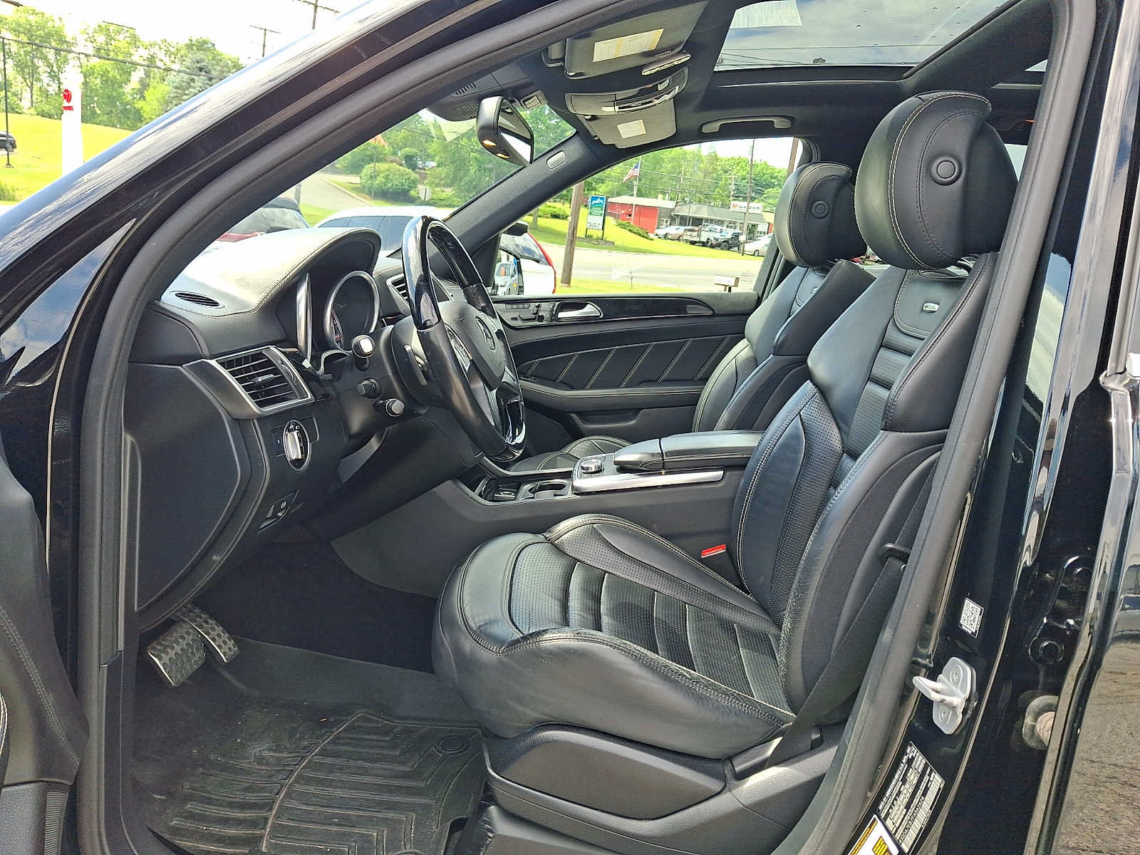 Used 2015 Mercedes-Benz ML 63 AMG 4MATIC image 13