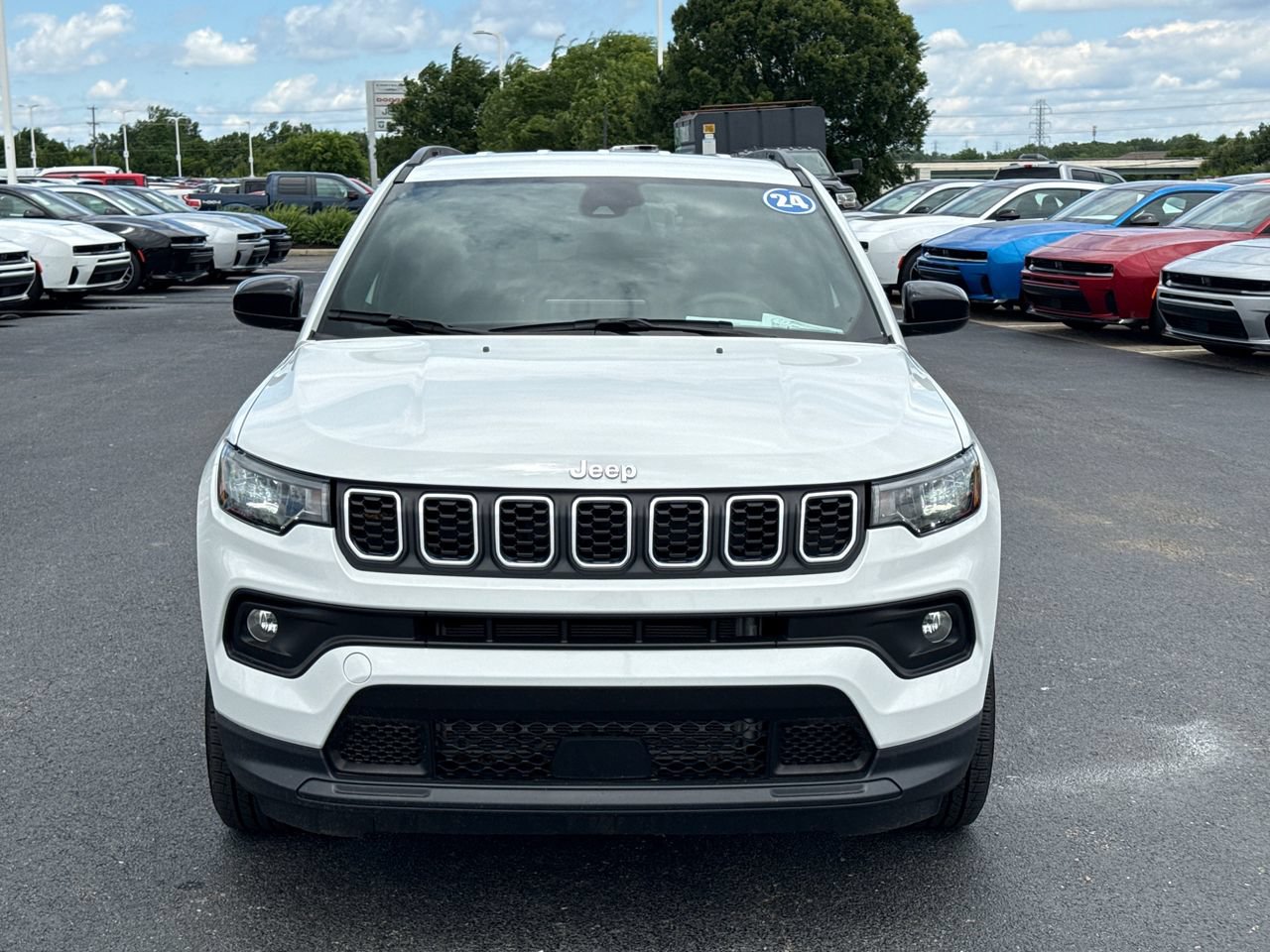 Used 2024 Jeep Compass Latitude AWD/4WD image 8