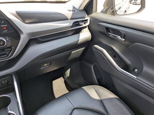 Used 2020 Toyota Highlander XLE image 16