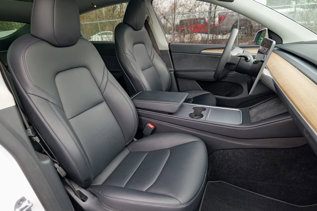 Used 2024 Tesla Model Y Long Range image 35