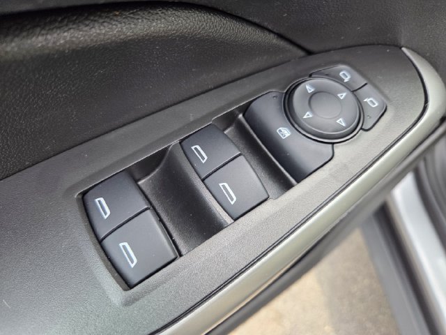Used 2024 Chevrolet Trax RS w/ Sunroof Package FWD image 17