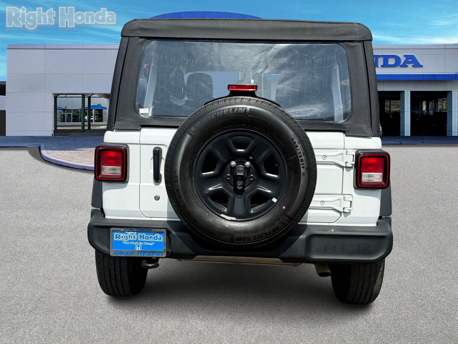 Used 2023 Jeep Wrangler Sport image 7
