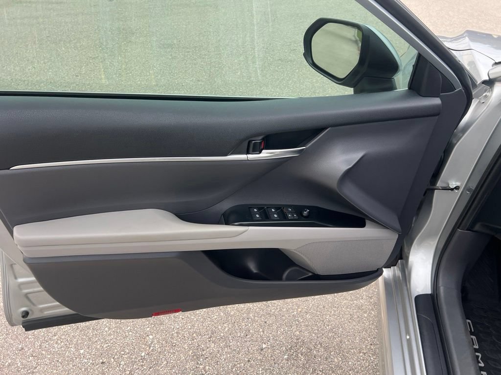 Used 2020 Toyota Camry SE FWD image 30