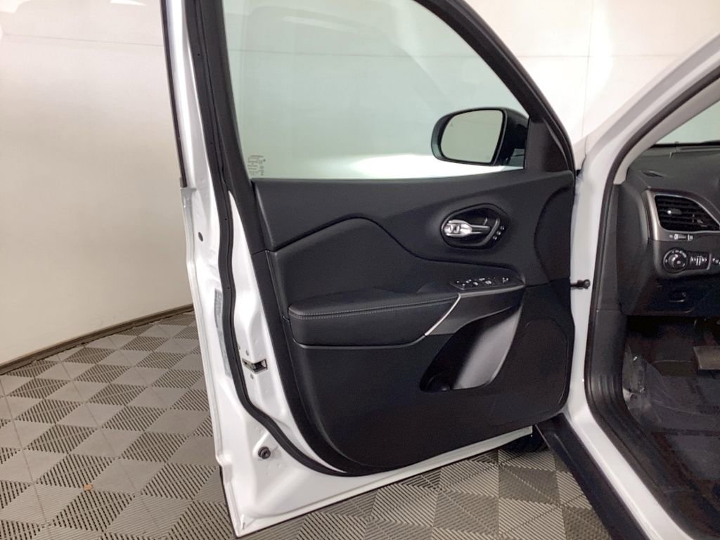 Used 2022 Jeep Cherokee Limited w/ Elite Package image 16