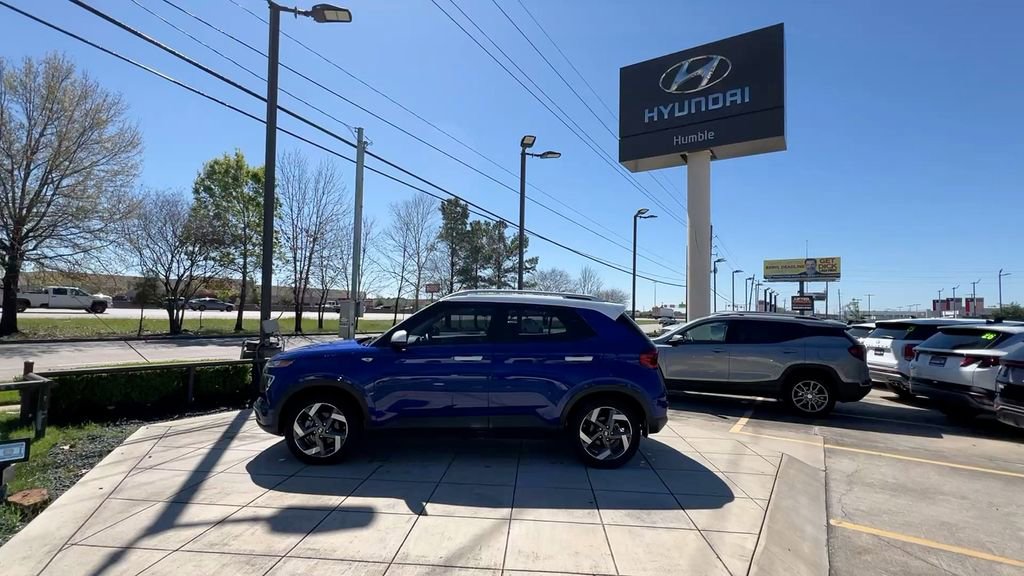 Certified 2021 Hyundai Venue SEL image 3