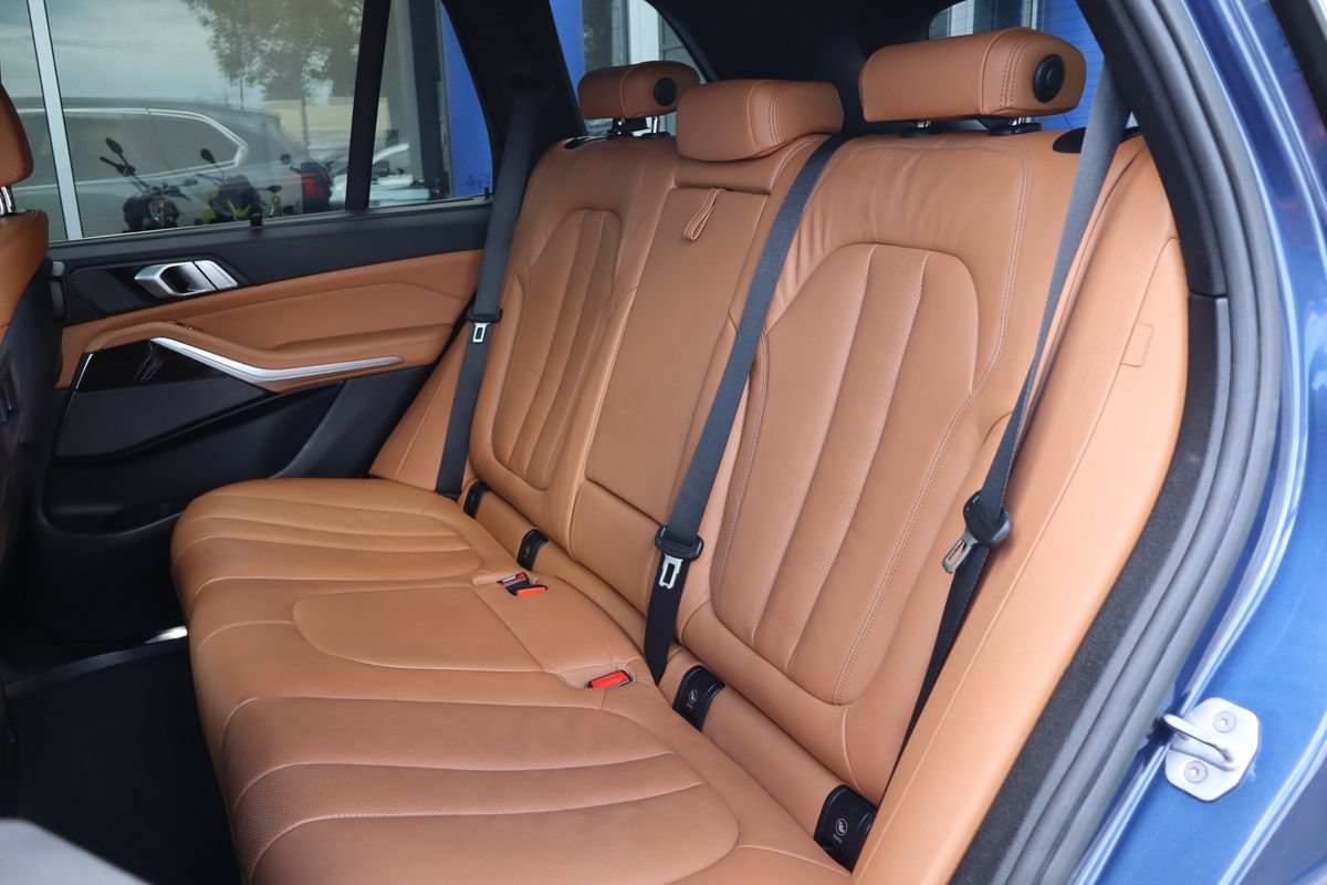 Used 2019 BMW X5 xDrive50i w/ Executive Package AWD/4WD image 11