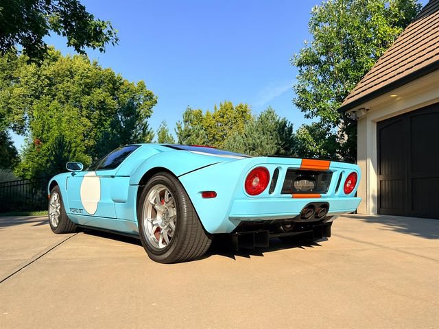 Used 2006 Ford GT RWD image 22