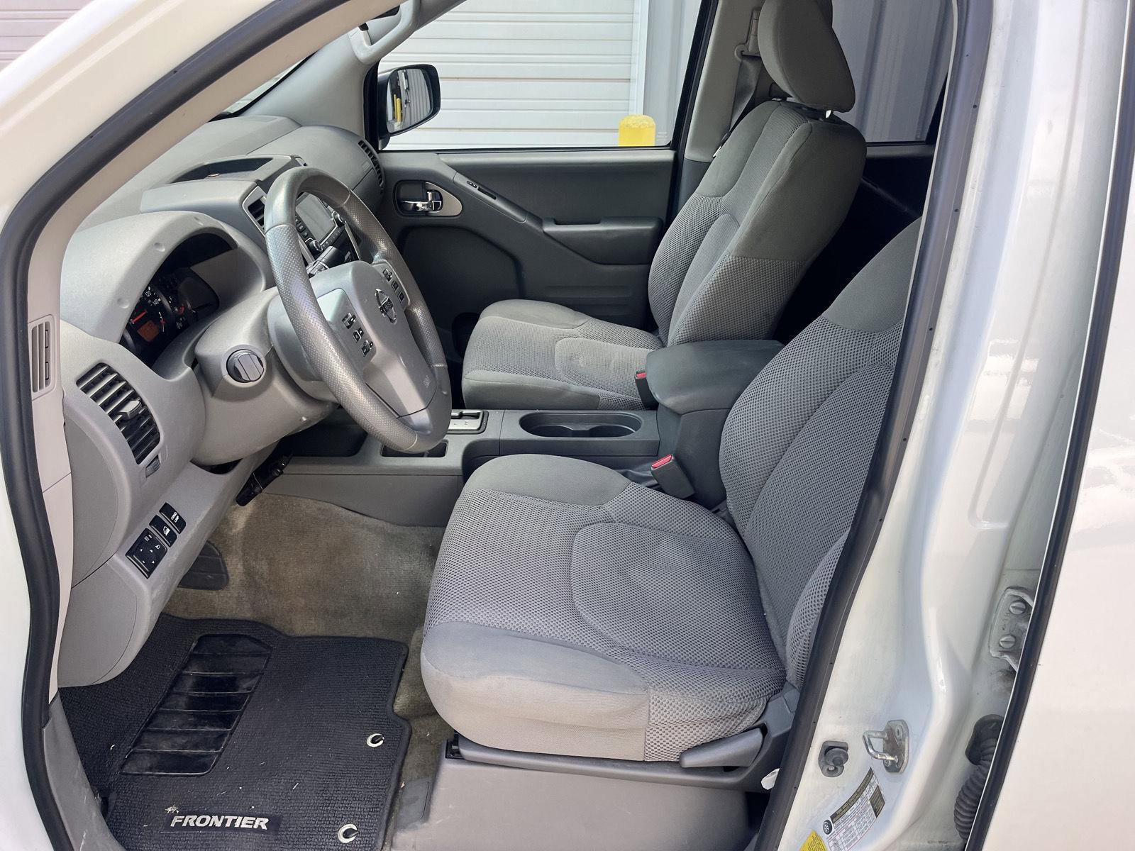 Used 2018 Nissan Frontier SV AWD/4WD image 11