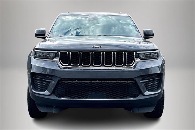 Used 2024 Jeep Grand Cherokee Laredo image 3