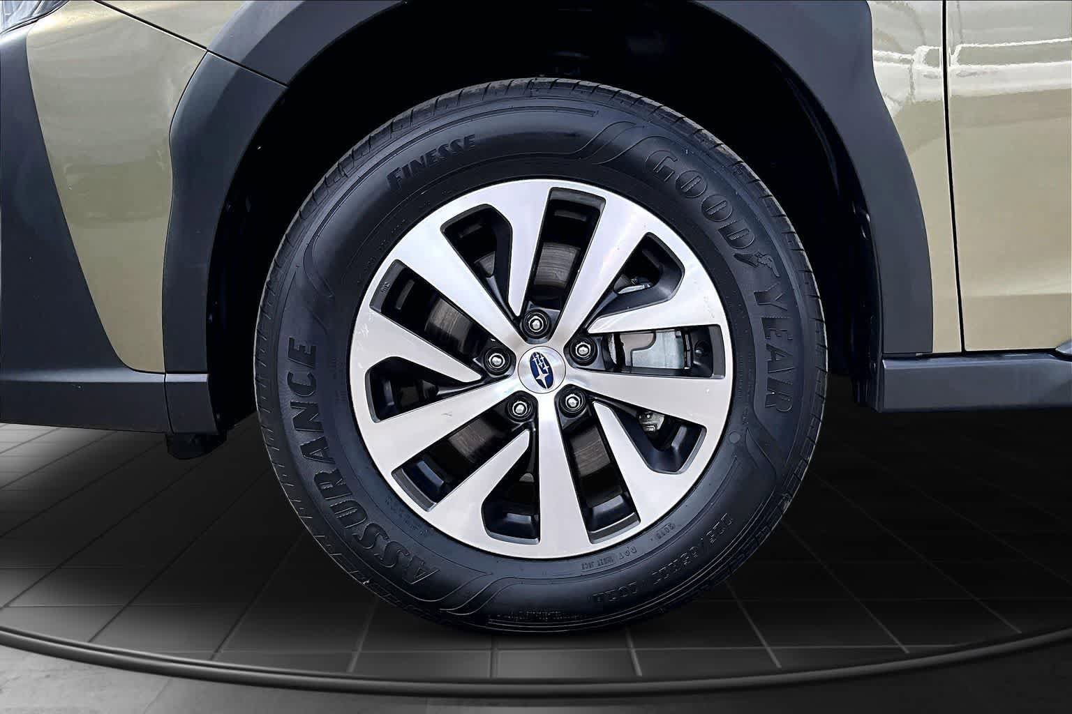 Used 2025 Subaru Outback Premium AWD/4WD image 8