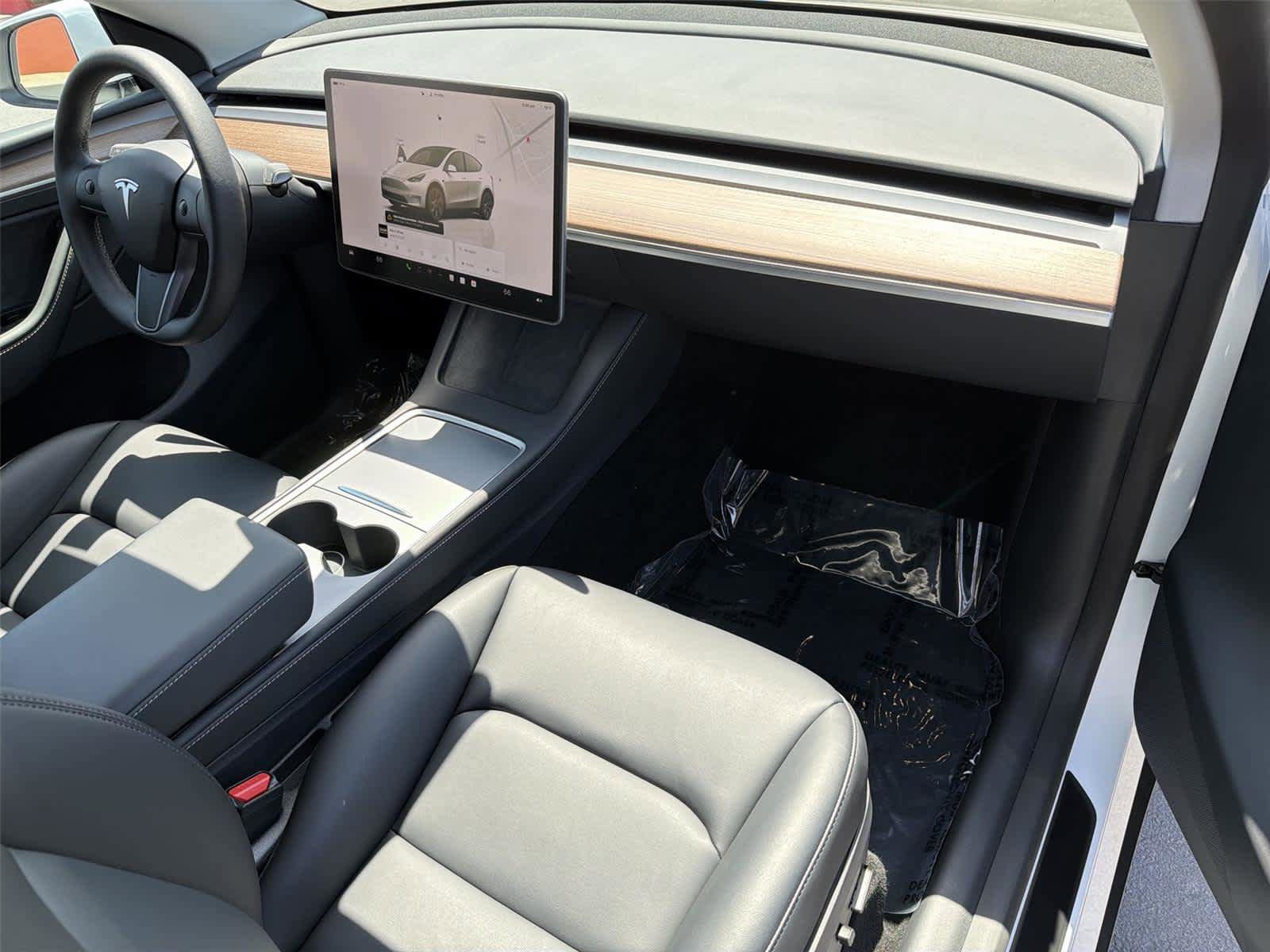 Used 2025 Tesla Model Y Long Range RWD image 12