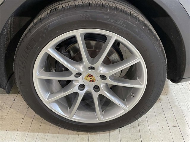 Certified 2022 Porsche Cayenne Platinum Edition image 14