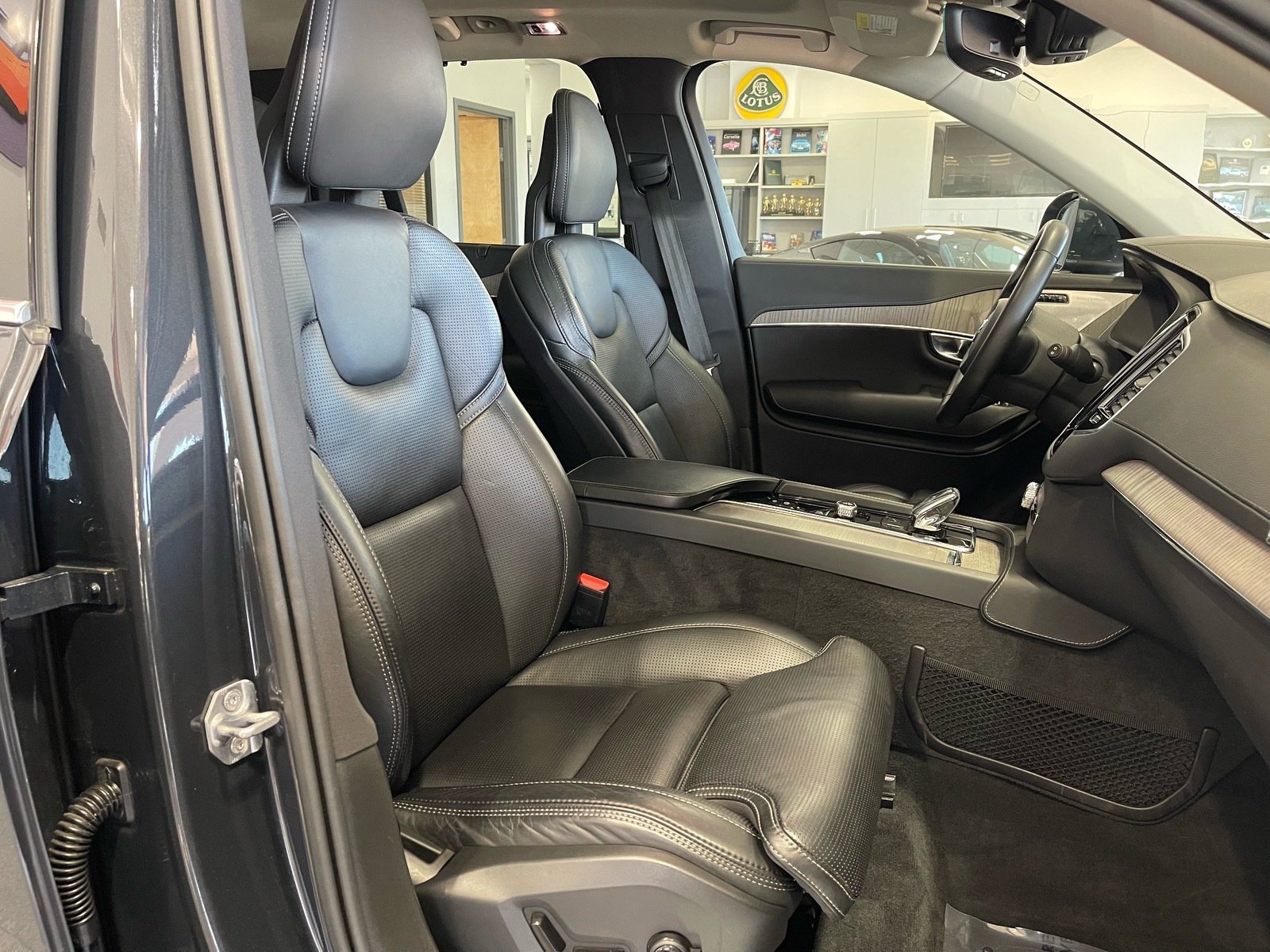 Used 2021 Volvo XC90 T8 Inscription w/ Advanced Package AWD/4WD image 42
