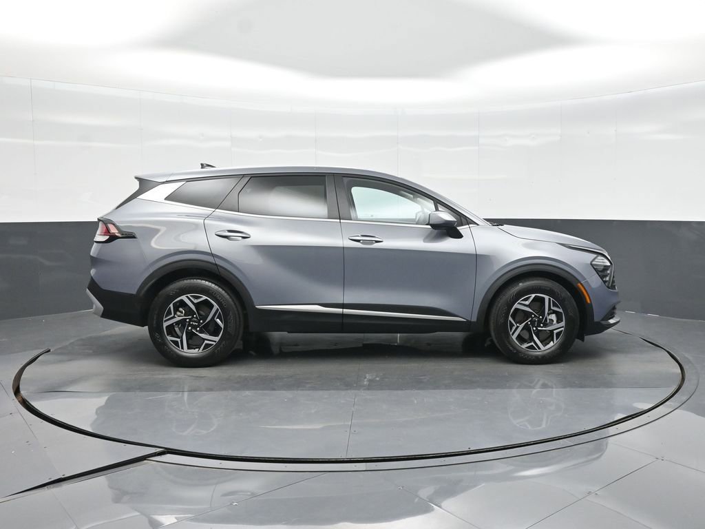 Used 2025 Kia Sportage LX FWD image 9