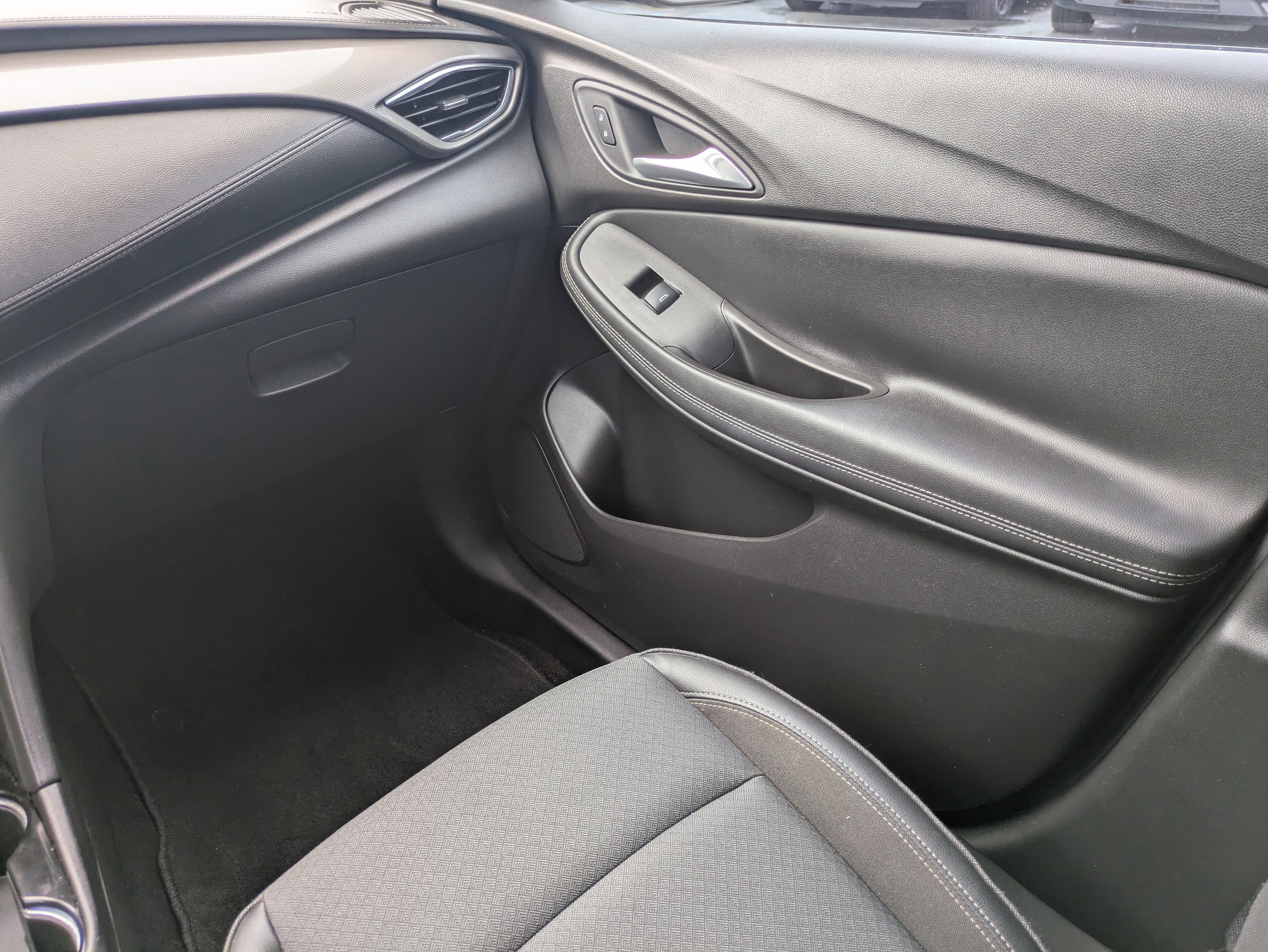 Used 2021 Buick Encore GX Preferred image 9