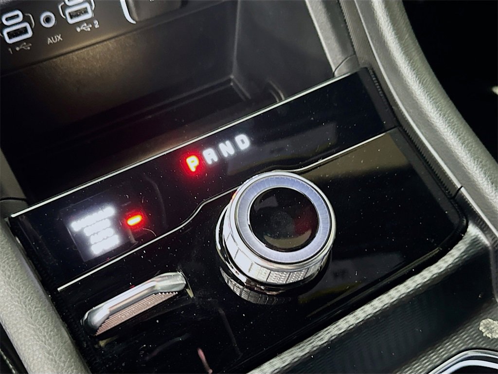 Used 2025 Jeep Grand Cherokee L Limited w/ Black Appearance Package image 35